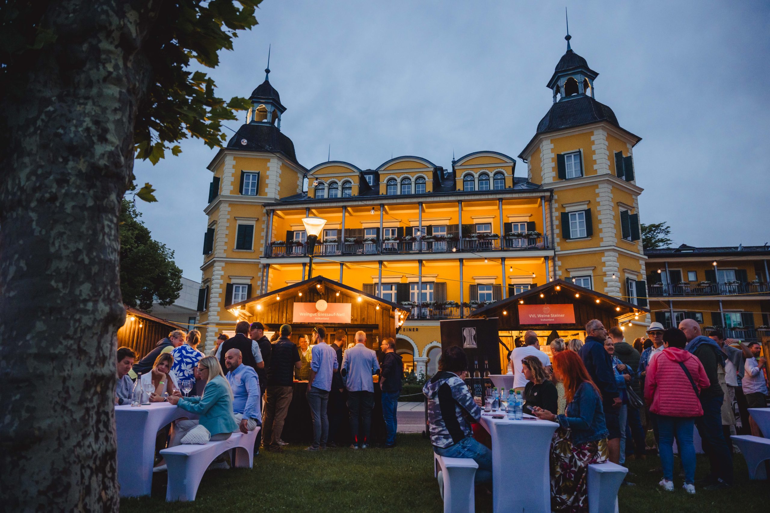 Beleuchtetes Schlosshotel Velden